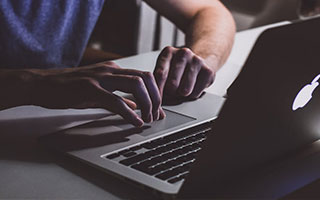 开云体育登录-当英超红魔空降西甲：一场虚构的“利物浦vs德国”引爆争冠悬念，积分榜一夜变天！