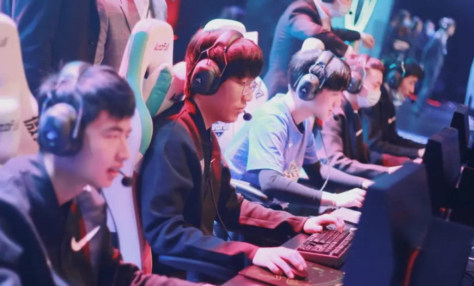 C9力克LGD，Canyon关键团战开团秒人顶尖较量全球总决赛，成为赛场最大亮点的简单介绍