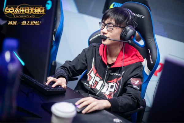 FNC险胜TSM,Doinb单局斩获MVP激烈交锋半决赛,锁定晋级资格 FNC险胜TSM,Doinb单局斩获MVP激烈交锋半决赛,锁定晋级资格