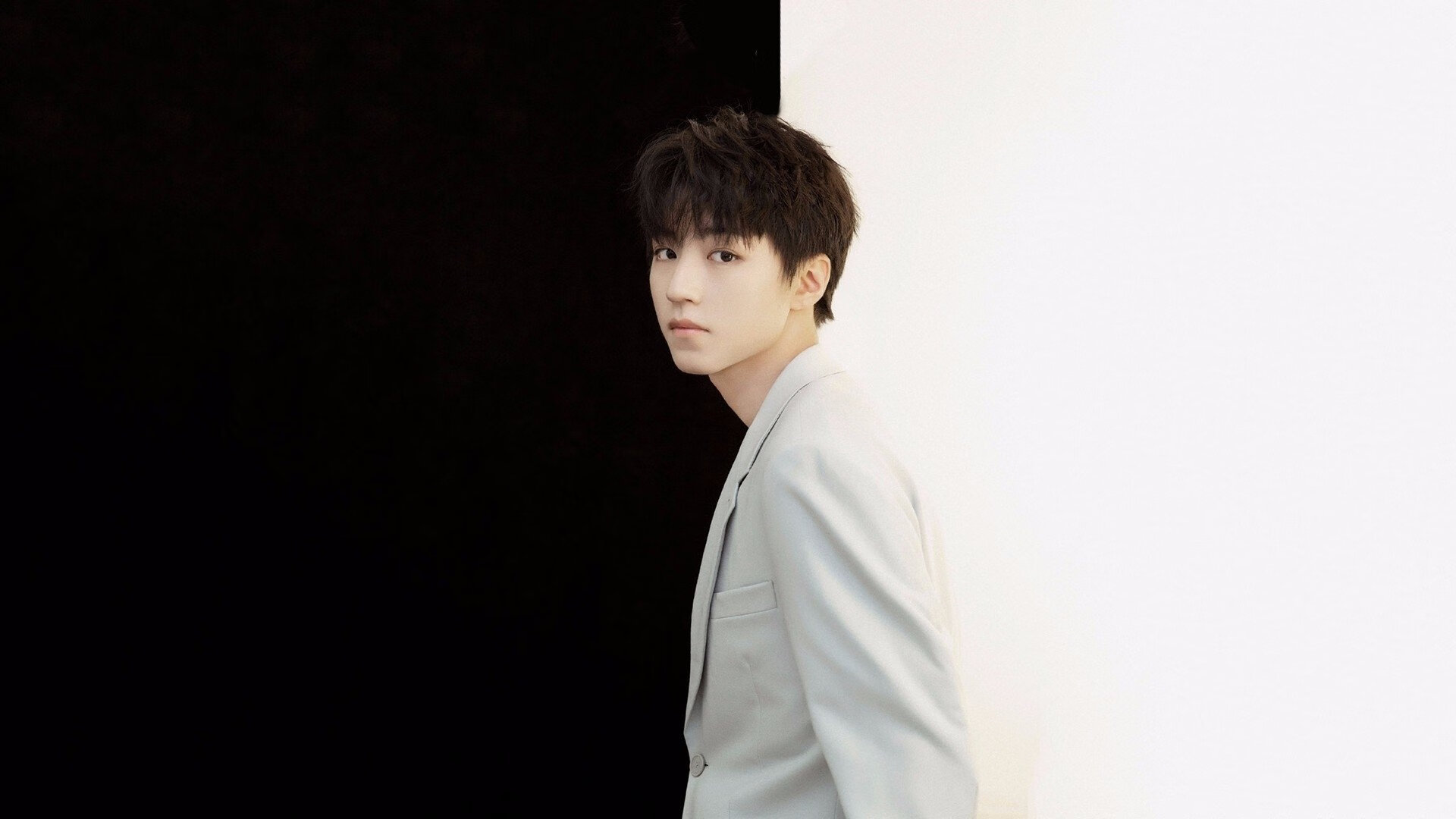 开云体育平台APP-教科书级防守！阿拉巴用三记关键拦截，让贝蒂斯明白什么是欧冠级别的防线