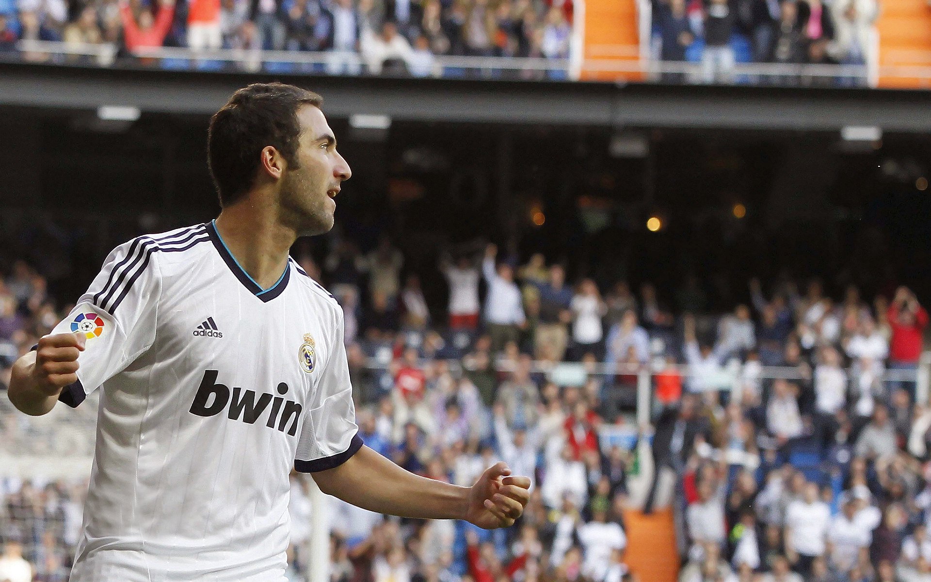 阿尔及利亚巅峰对决塞维利亚,卡塞米罗一锤定音化身制胜之钥